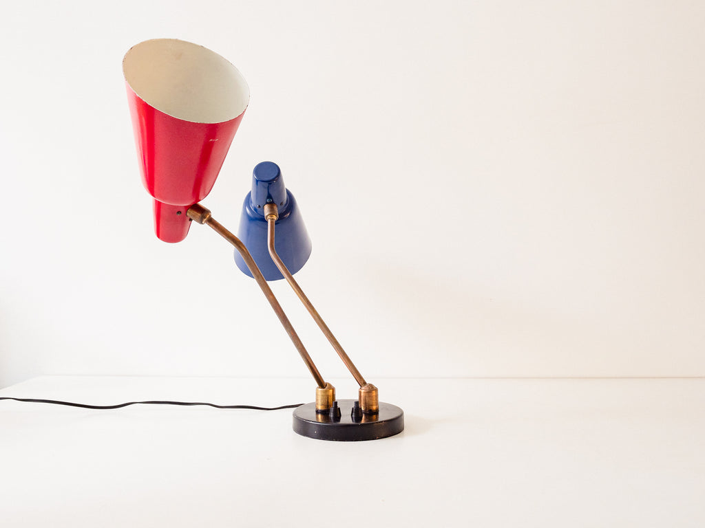 Luminária de Mesa Azul e Vermelha com Duas Cúpulas Articuláveis