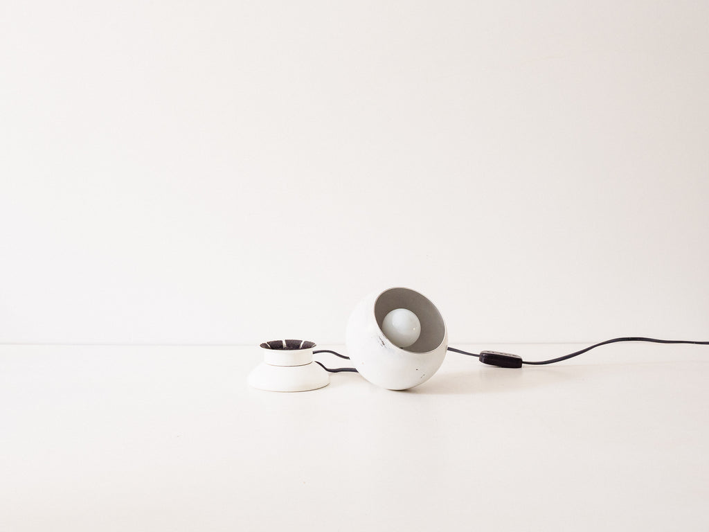 Luminária de Mesa Magnética "Bolinha" Italiana