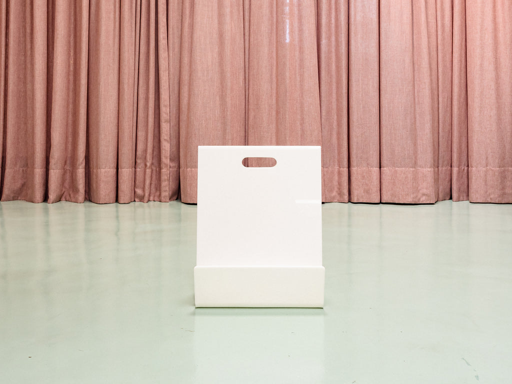 Revisteiro em Acrílico Branco