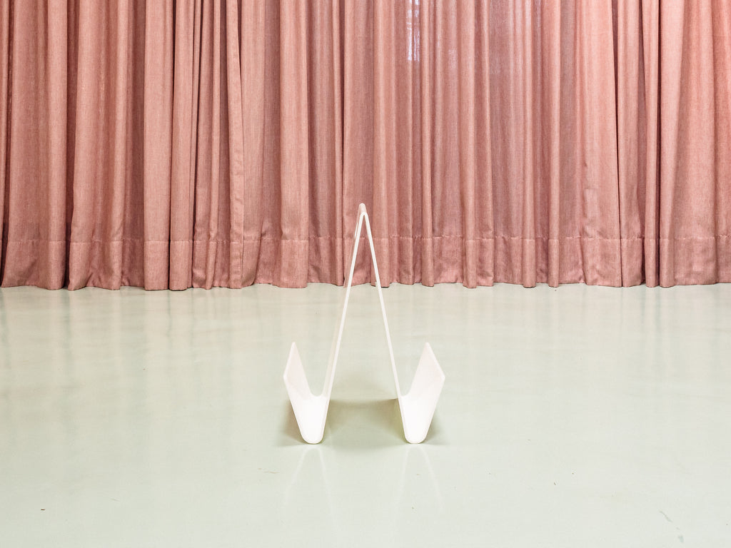 Revisteiro em Acrílico Branco