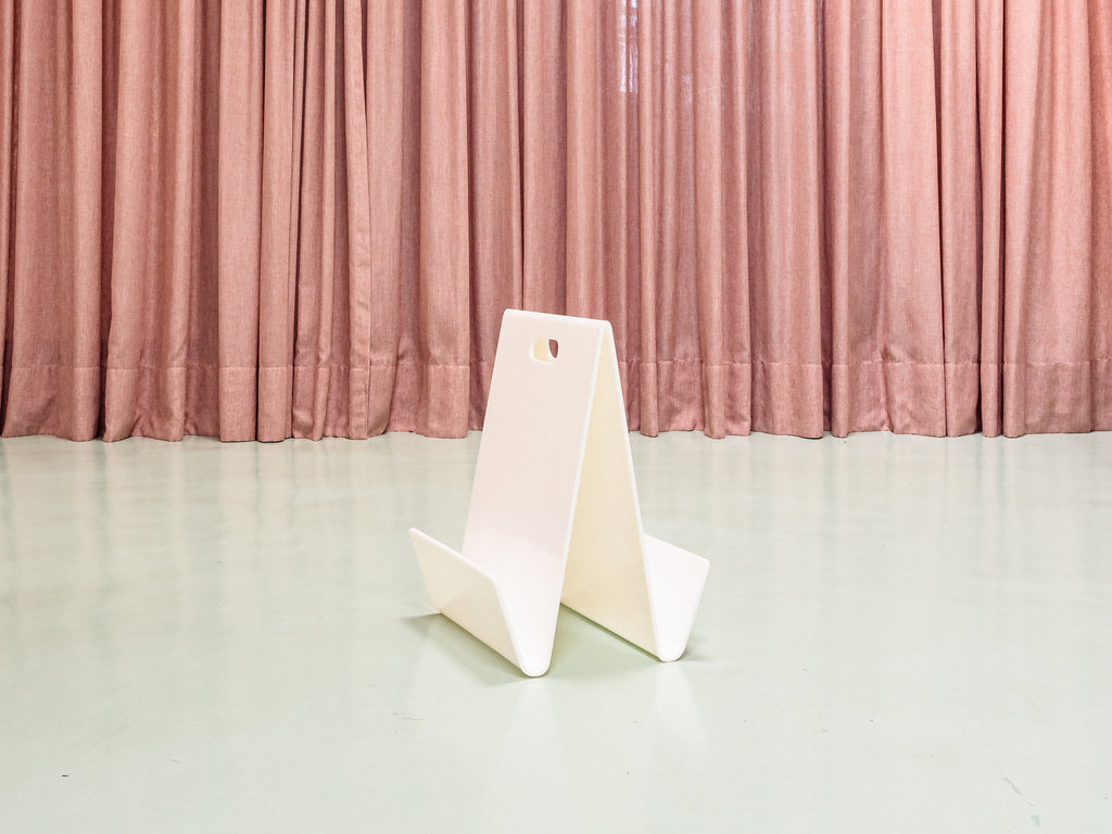 Revisteiro em Acrílico Branco