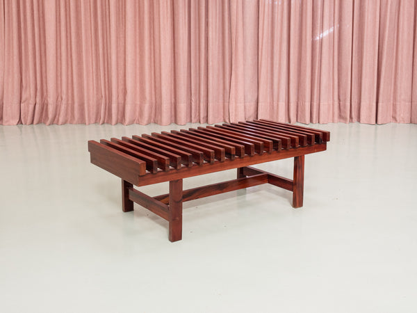 Casa Finland | Mesa / Banco em Ripas de Gonçalo Alves