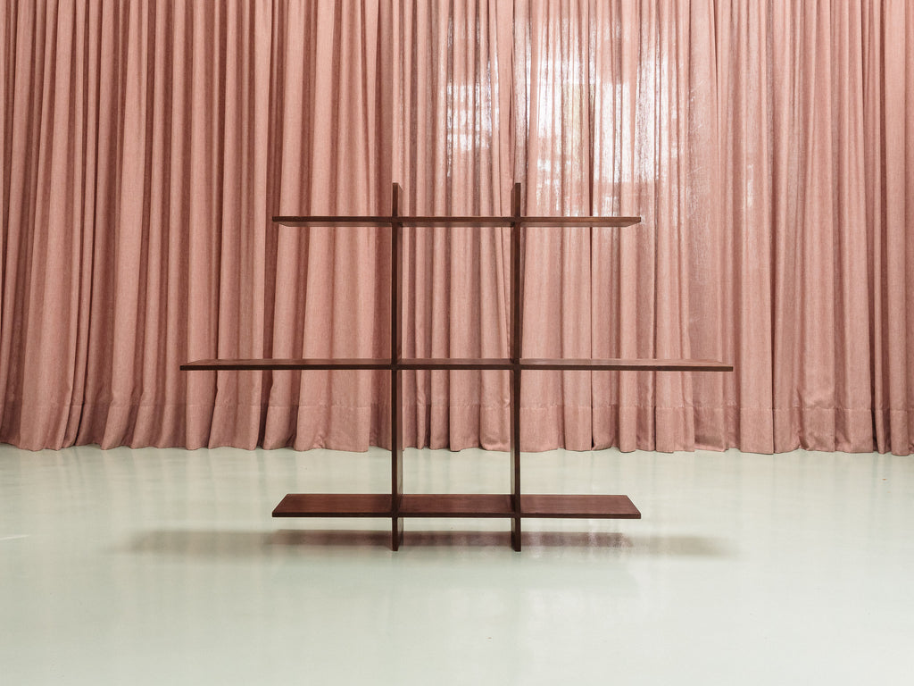 Estante de Parede em Madeira Nobre