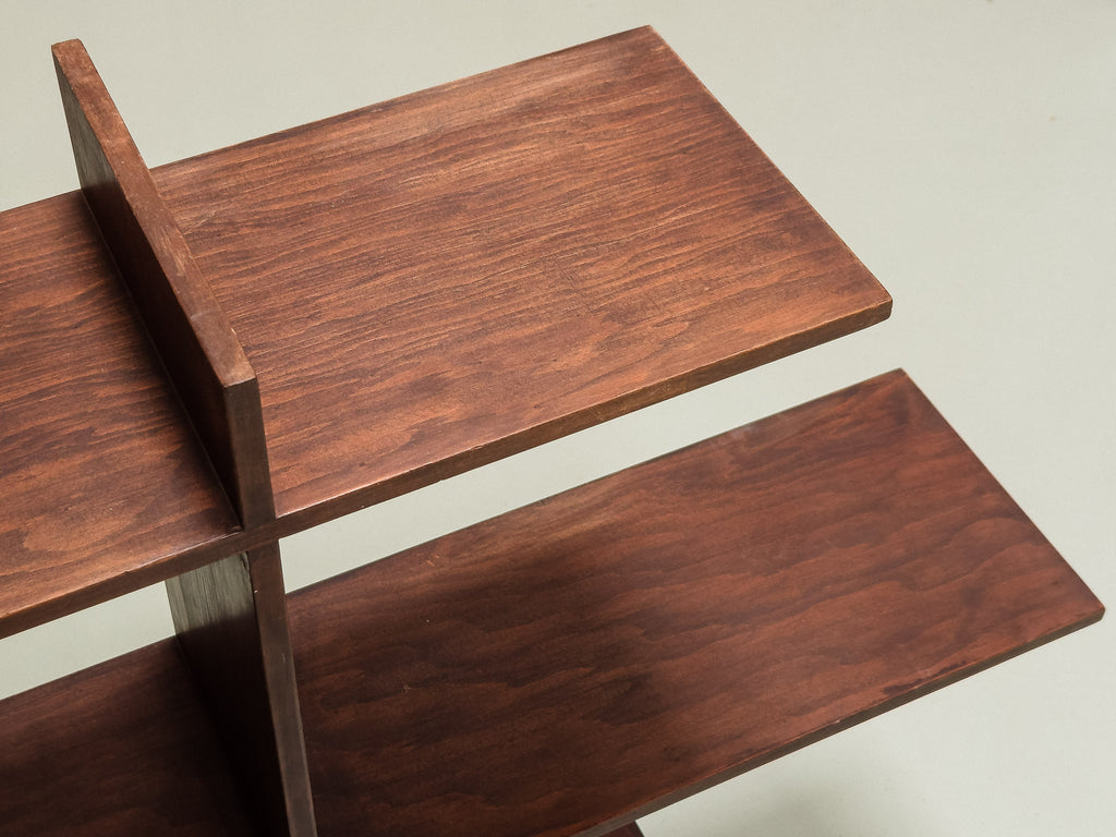 Estante de Parede em Madeira Nobre