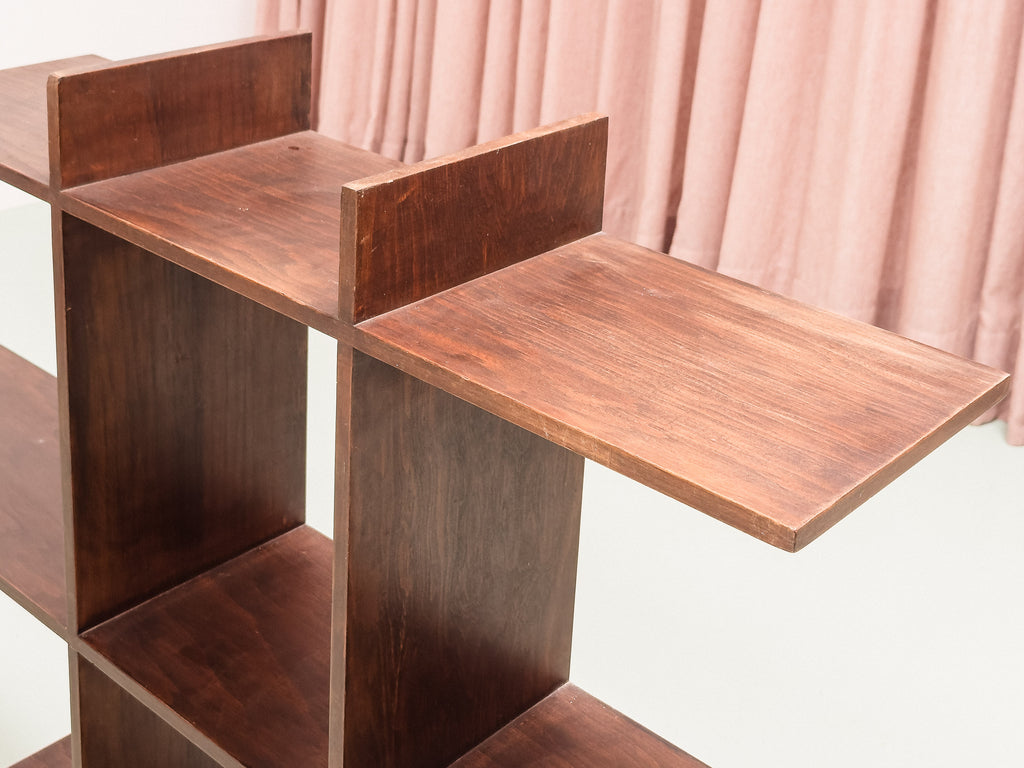 Estante de Parede em Madeira Nobre