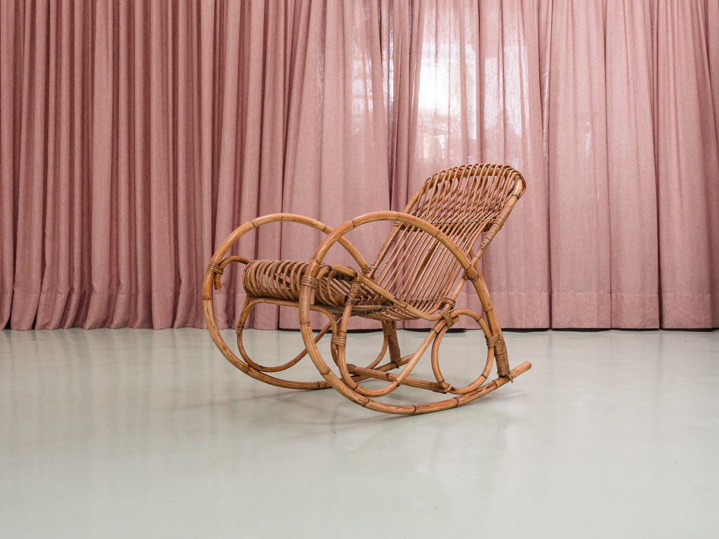 Cadeira De Balanço em Rattan