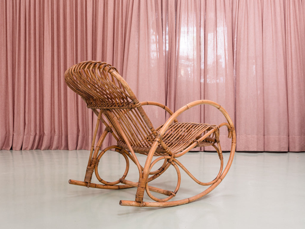 Cadeira De Balanço em Rattan