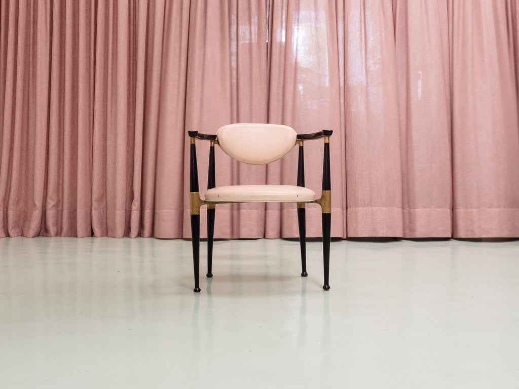 Cadeira de Braço em Madeira Ebanizada com Detalhes em Latão