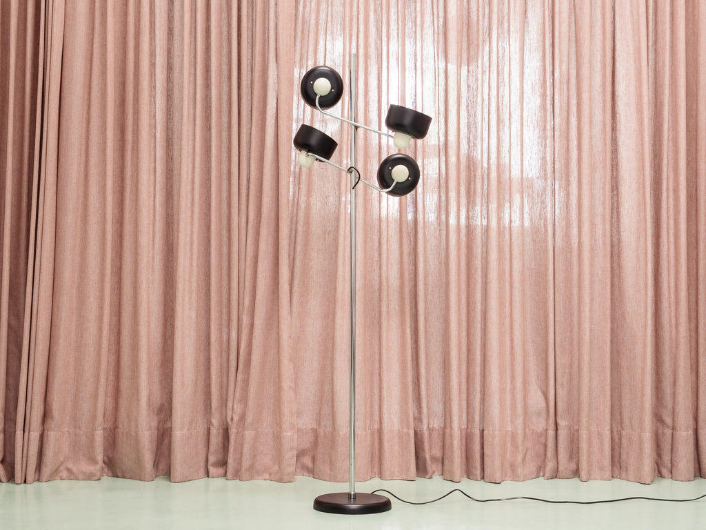 Luminária de Piso com Quatro Cúpulas