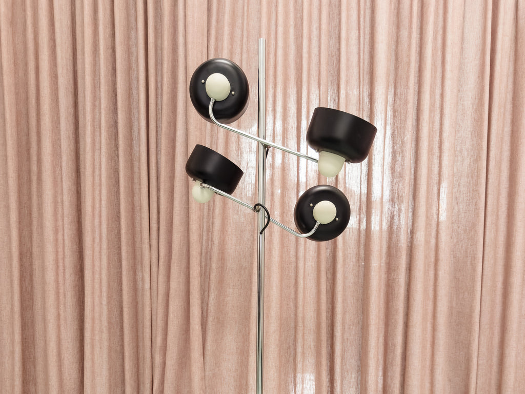 Luminária de Piso com Quatro Cúpulas