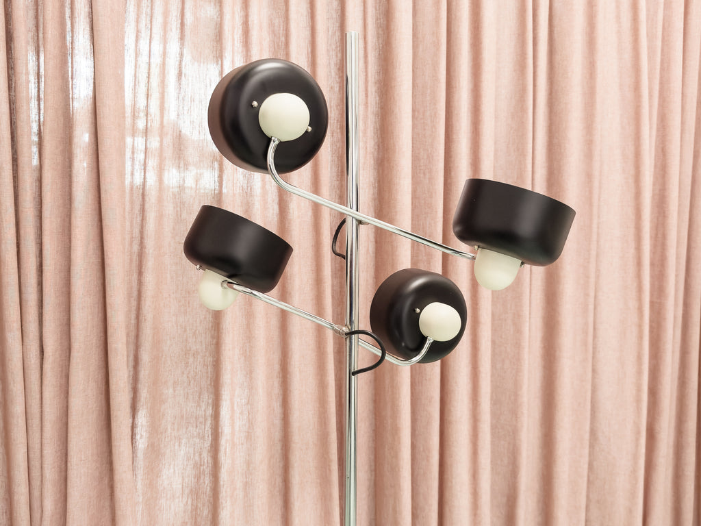 Luminária de Piso com Quatro Cúpulas