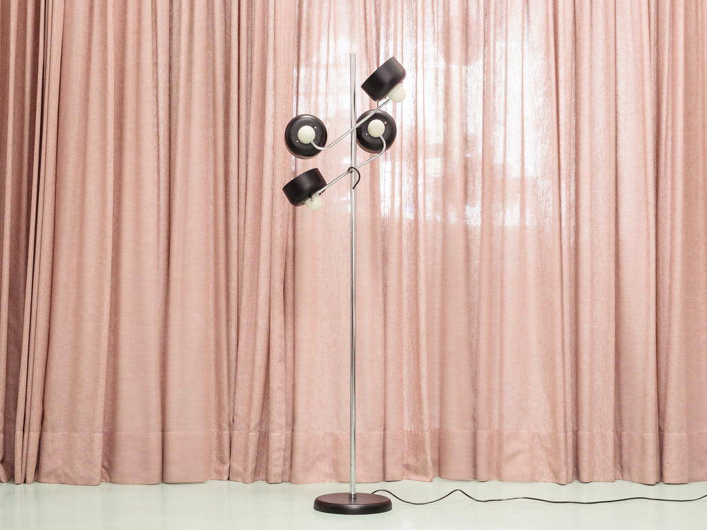 Luminária de Piso com Quatro Cúpulas