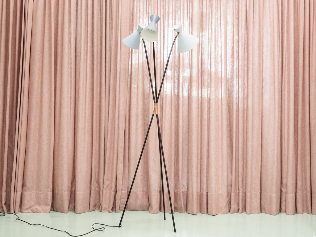 Luminária de Piso com Três Cúpulas