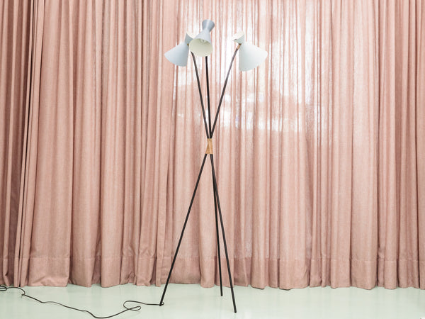 Luminária de Piso com Três Cúpulas