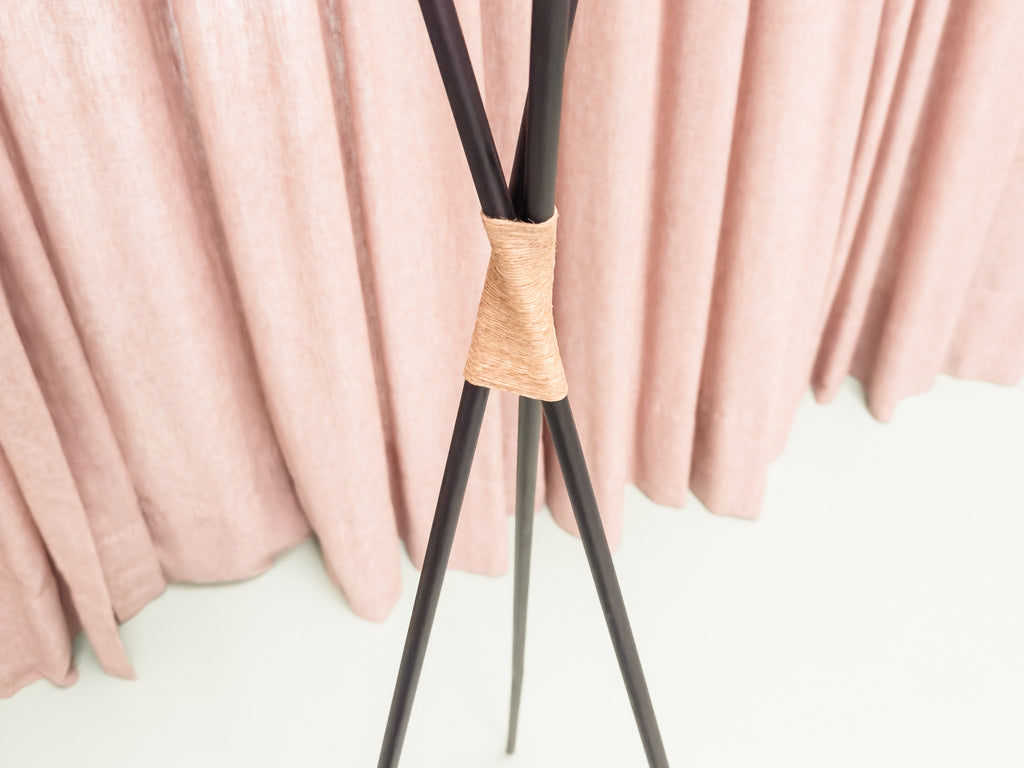 Luminária de Piso com Três Cúpulas