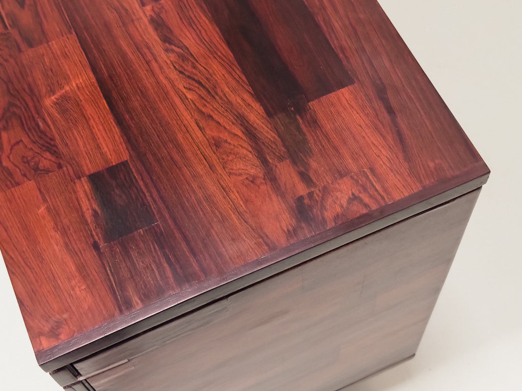 Jorge Zalszupin | Buffet Taqueado Com Duas Portas