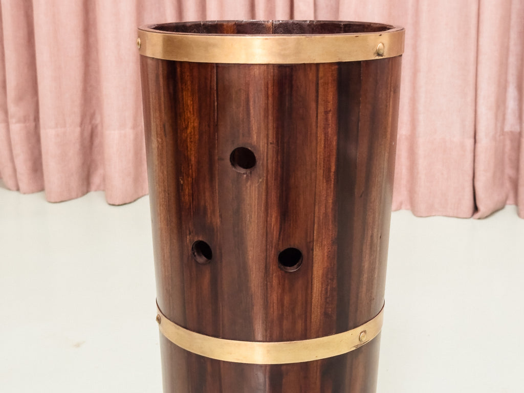 Bengaleiro em Imbuia e Latão