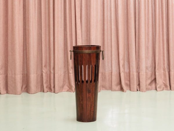 Bengaleiro em Jacarandá e Latão