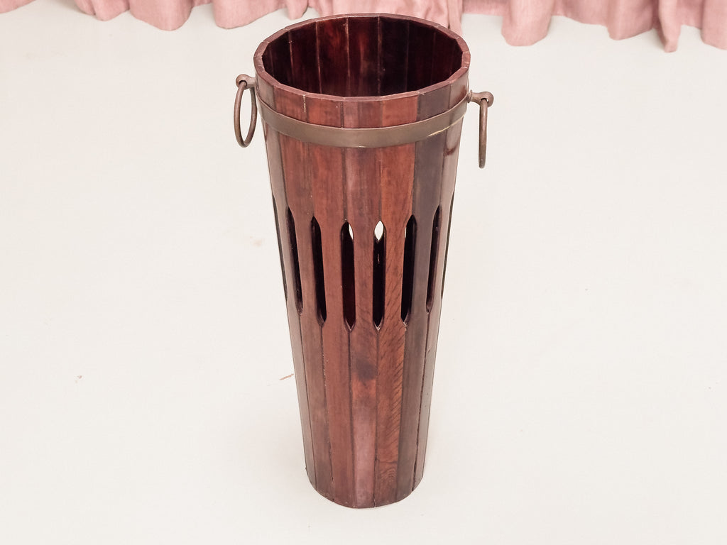 Bengaleiro em Jacarandá e Latão