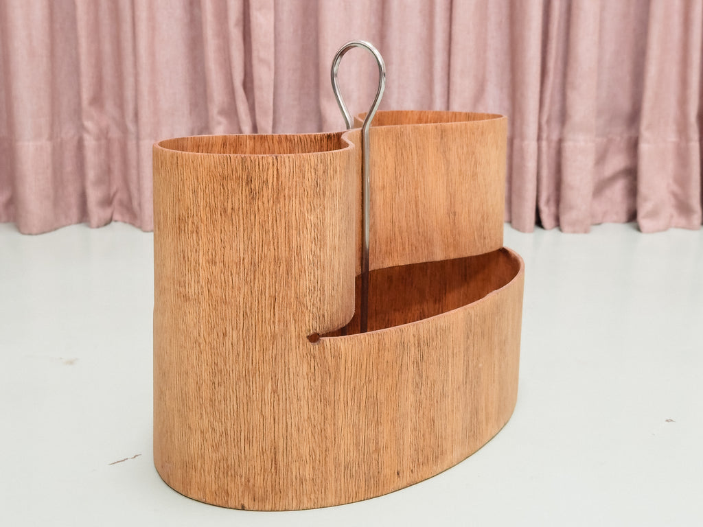 Revisteiro em Compensado Curvado e Aço Cromado