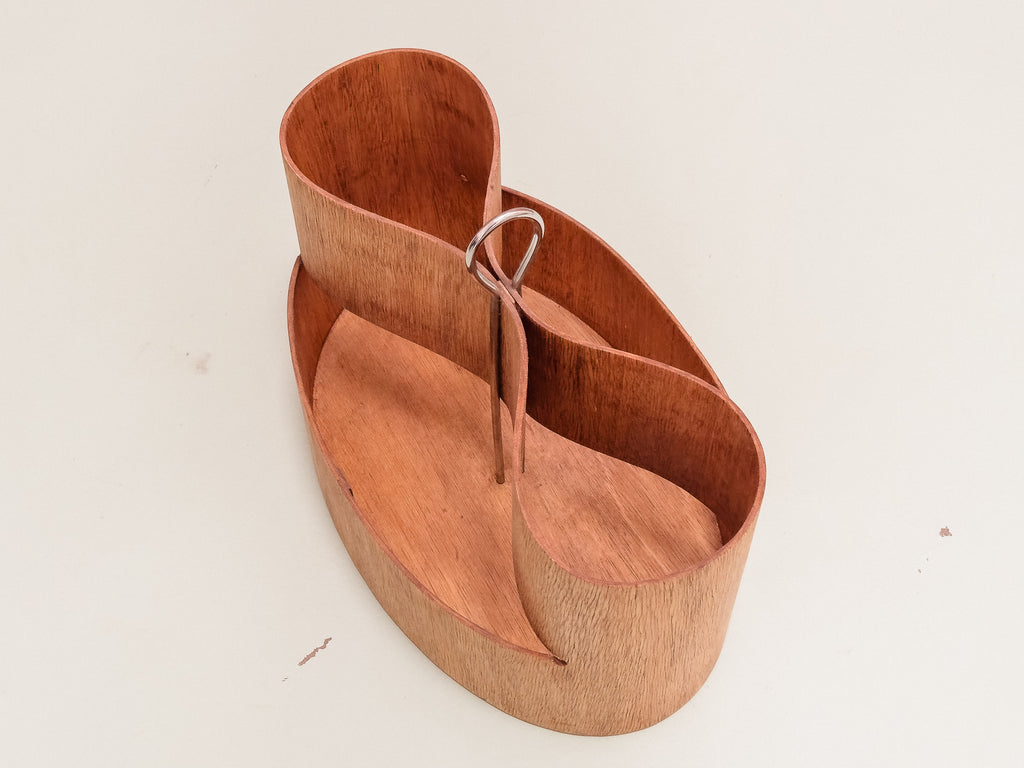 Revisteiro em Compensado Curvado e Aço Cromado