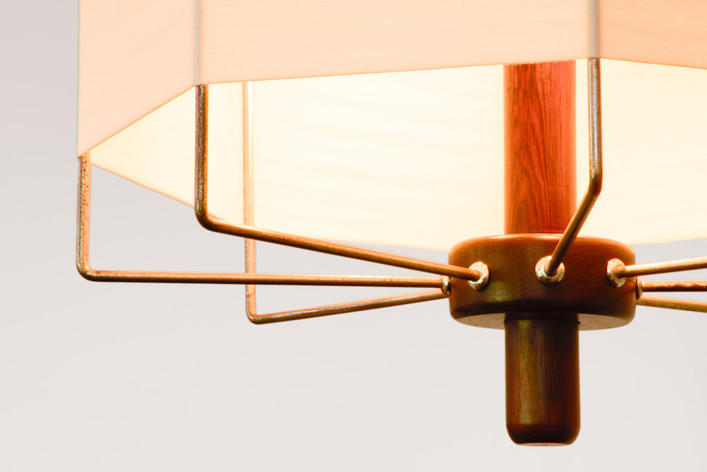 Celina Zilberberg | Lustre em Jacarandá, Metal e Tecido