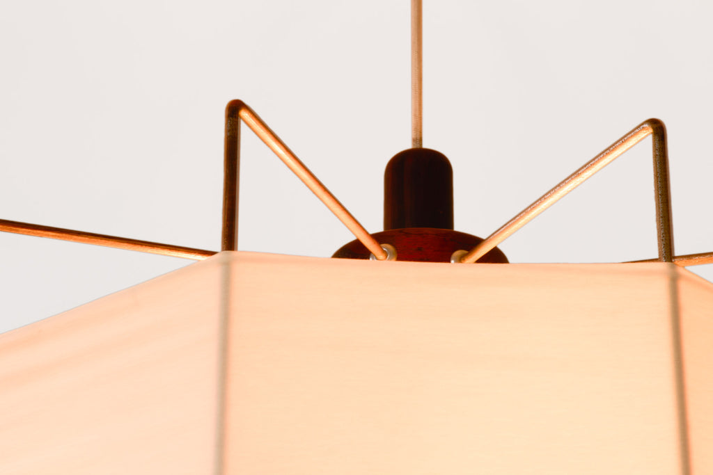 Celina Zilberberg | Lustre em Jacarandá, Metal e Tecido