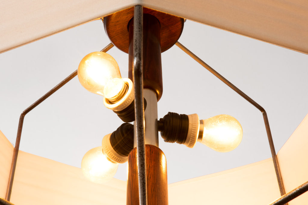 Celina Zilberberg | Lustre em Jacarandá, Metal e Tecido