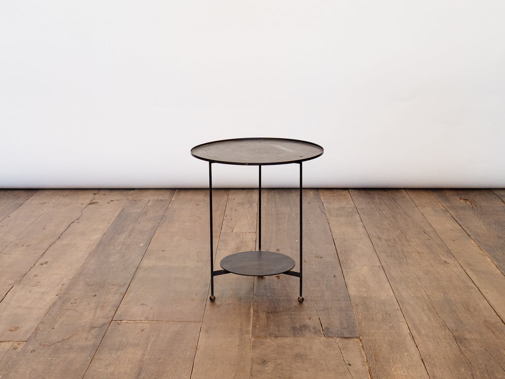 Mesa Auxiliar Redonda em Metal