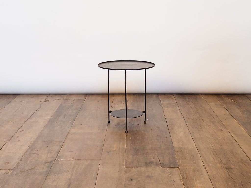 Mesa Auxiliar Redonda em Metal