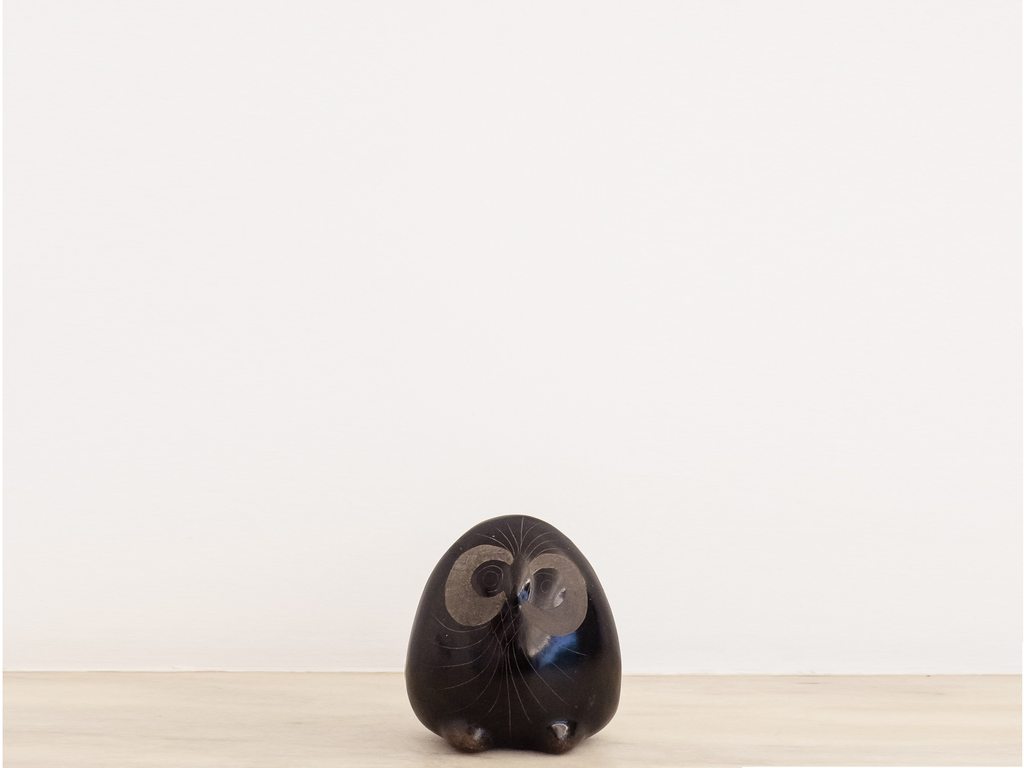 Coruja em Cerâmica Negra