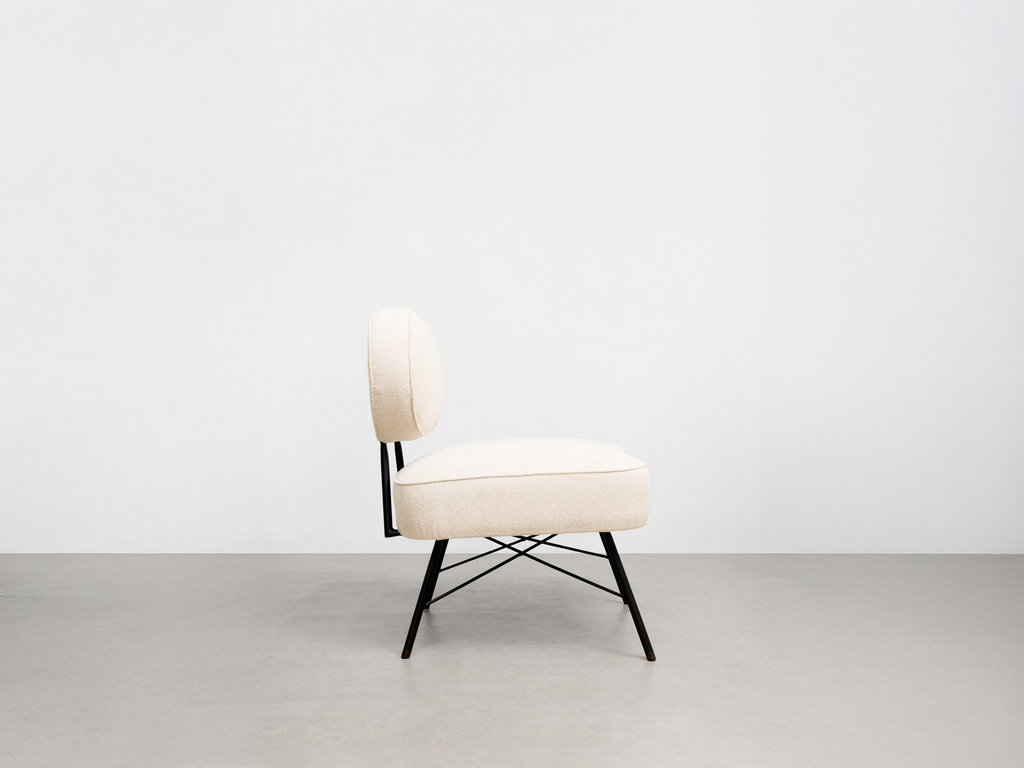 Poltrona em Ferro Esmaltado com Encosto Oval