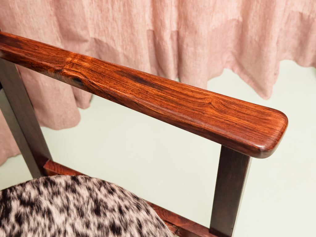 Cadeira com Espaldar Alto em Jacarandá