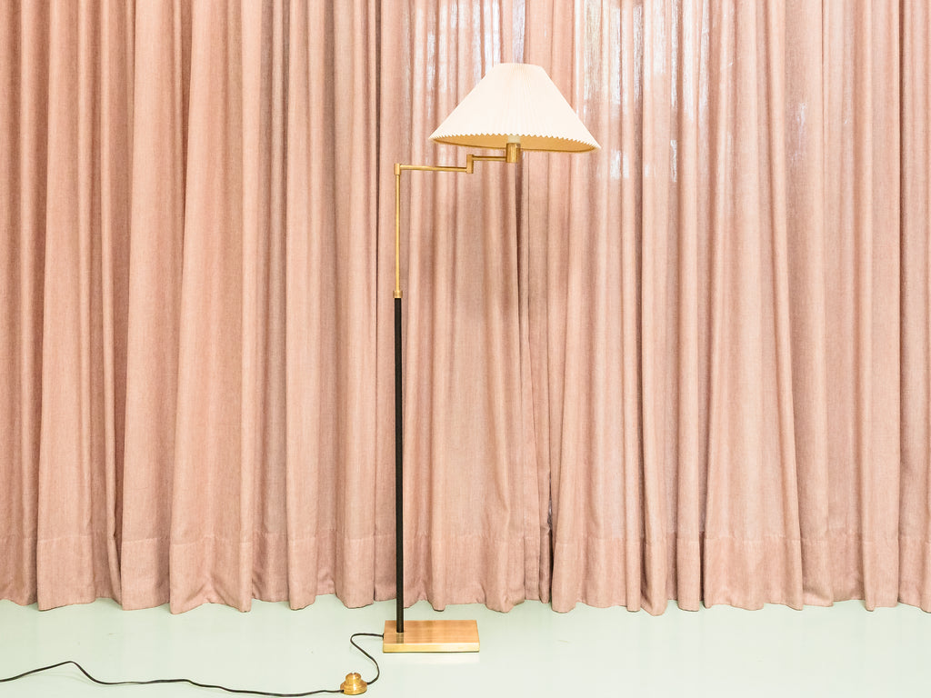 Luminária de Piso em Latão com Cúpula Plissada