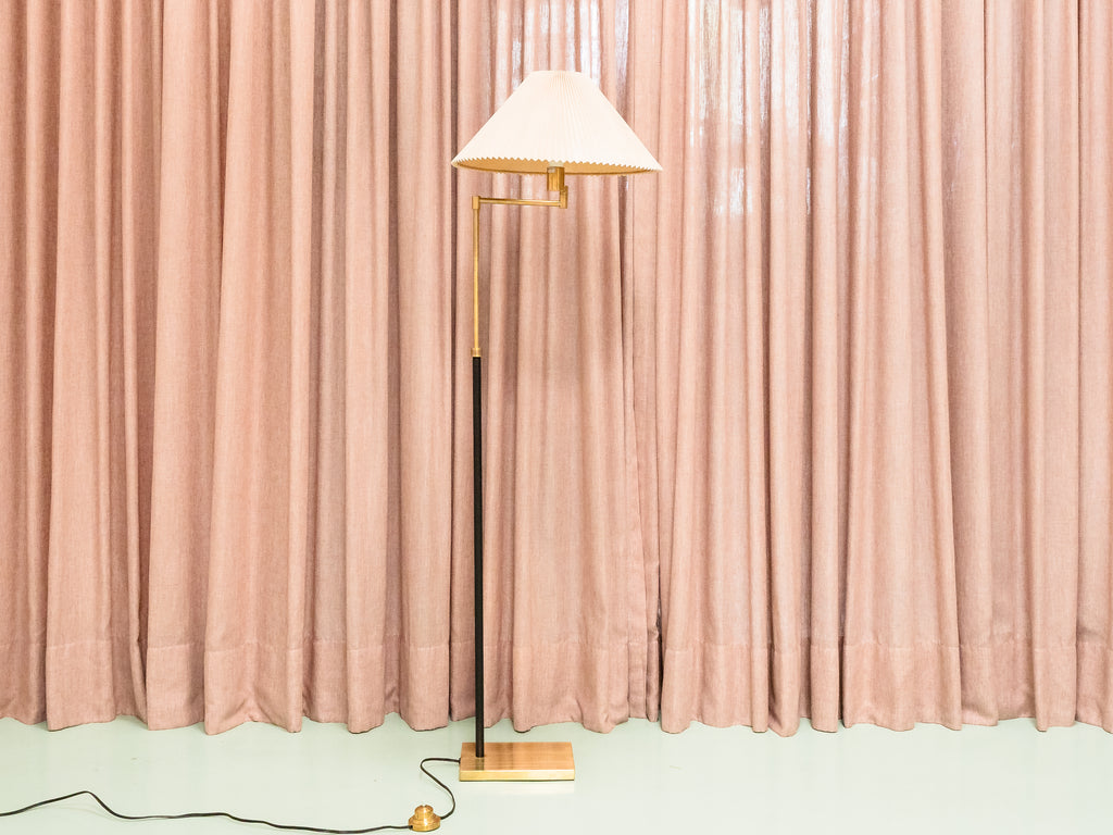 Luminária de Piso em Latão com Cúpula Plissada