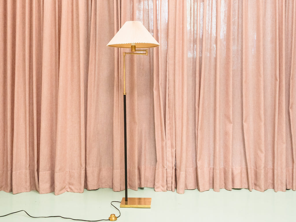 Luminária de Piso em Latão com Cúpula Plissada