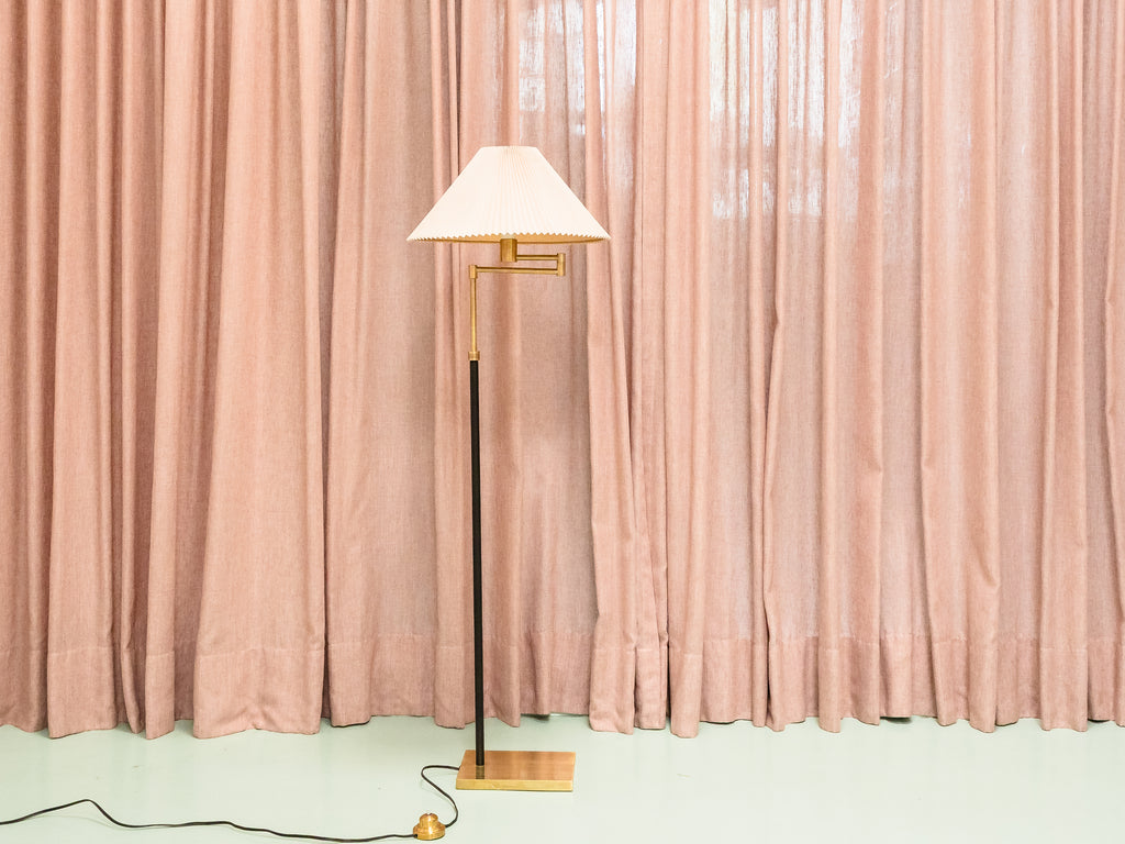 Luminária de Piso em Latão com Cúpula Plissada