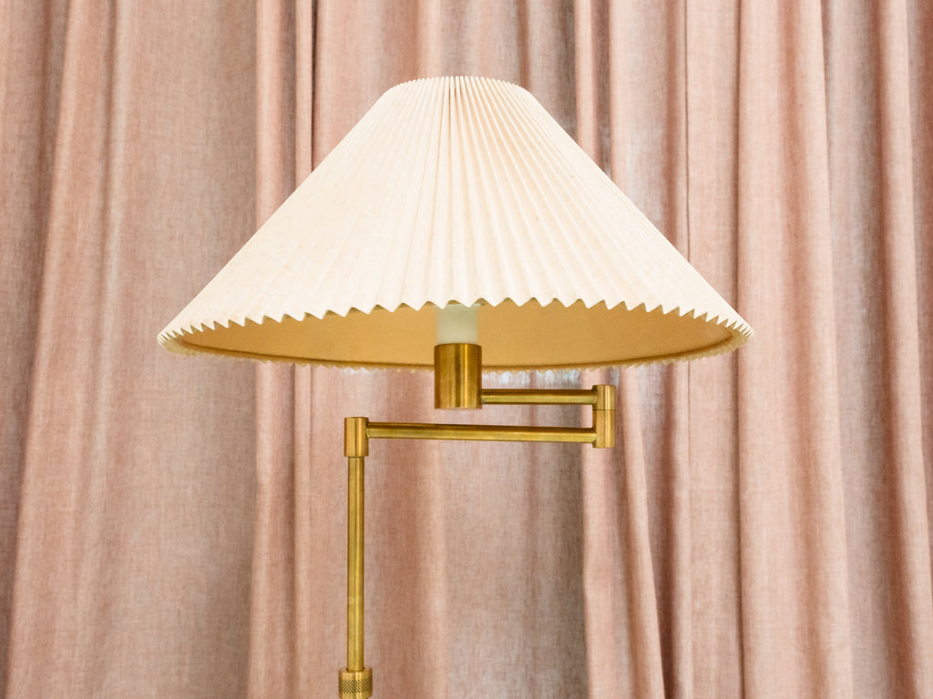 Luminária de Piso em Latão com Cúpula Plissada