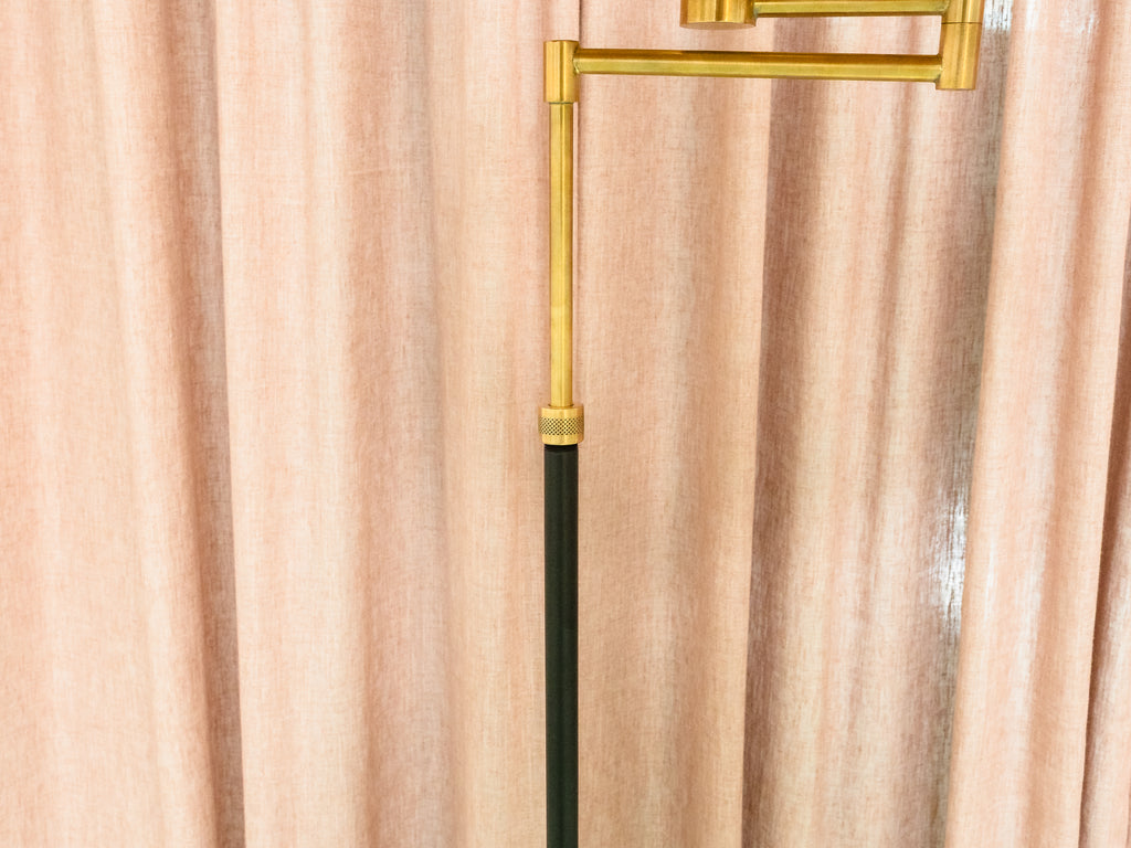 Luminária de Piso em Latão com Cúpula Plissada