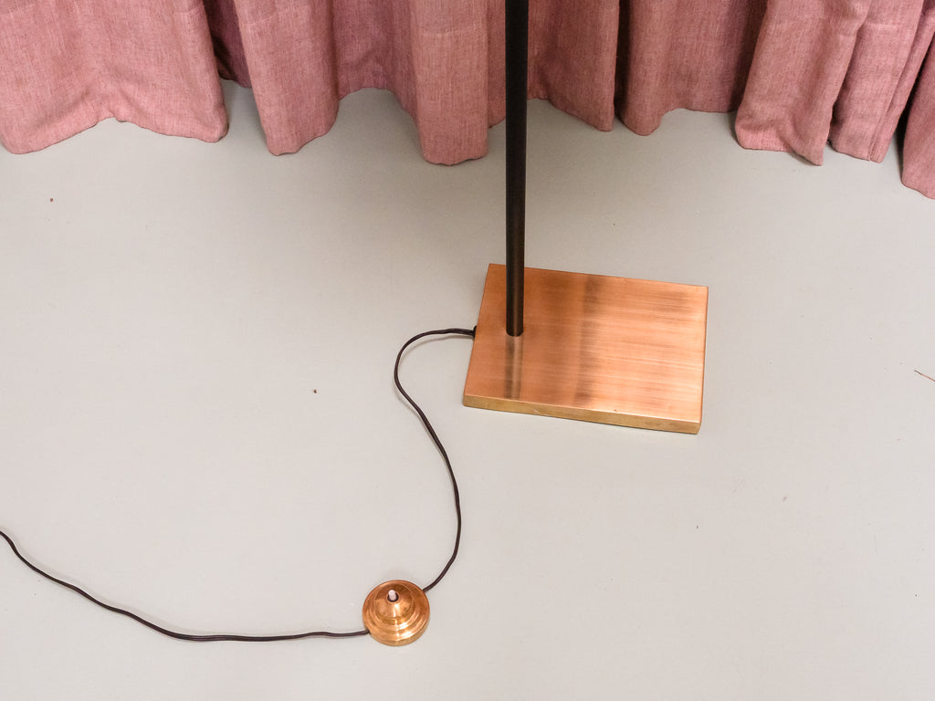 Luminária de Piso em Latão com Cúpula Plissada