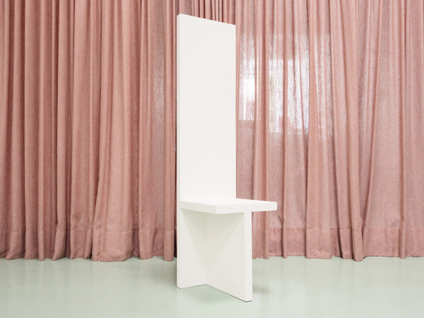 Aurelio Martinez Flores | Cadeira Branca com Base em T