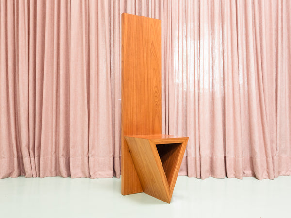 Aurelio Martinez Flores | Cadeira com Base Triangular