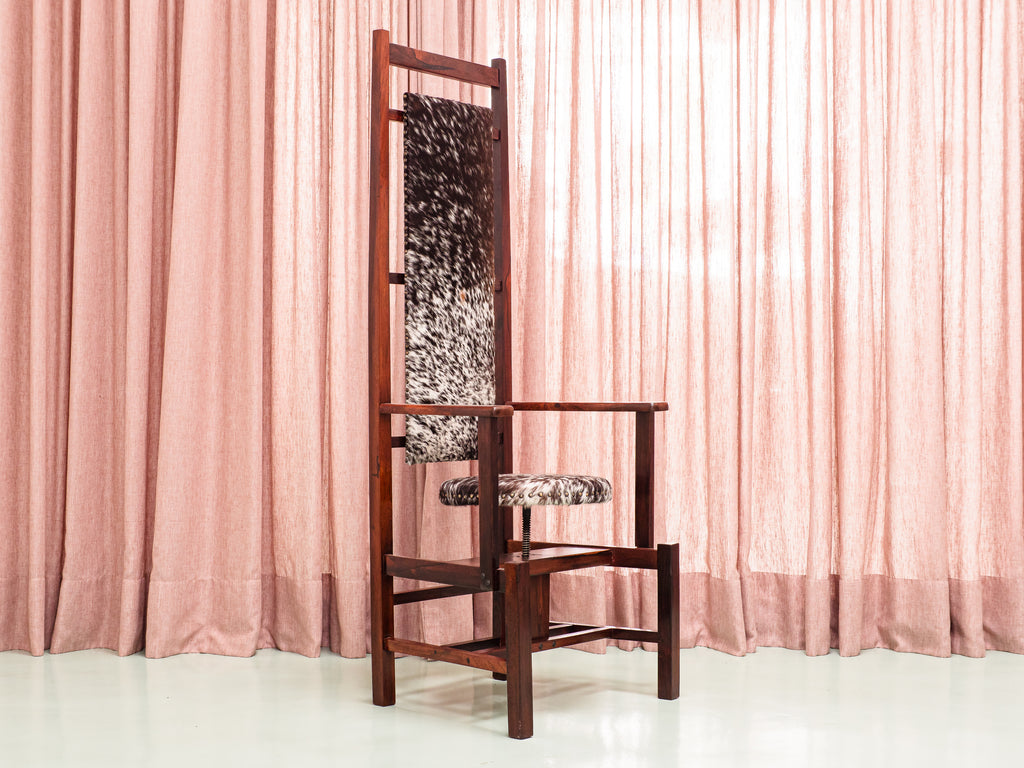 Cadeira com Espaldar Alto em Jacarandá