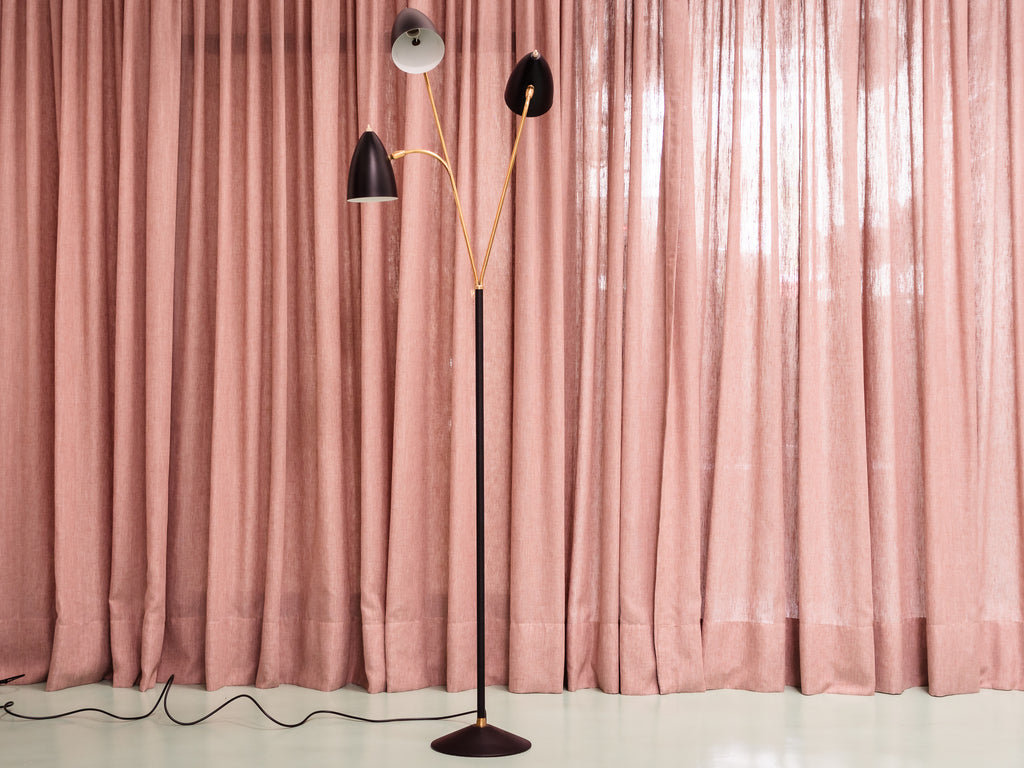 Luminária de Piso com Três Cúpulas Pretas