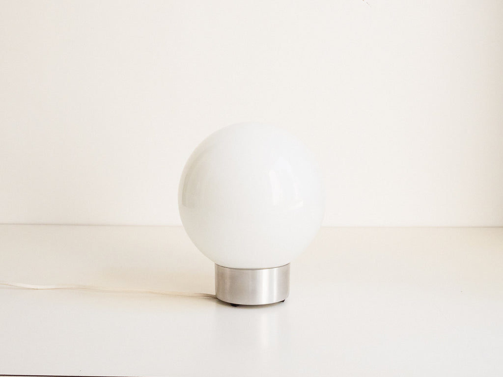 Luminária Globo em Opalina e Alumínio