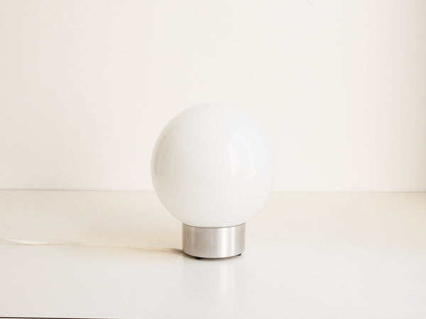 Luminária Globo em Opalina e Alumínio