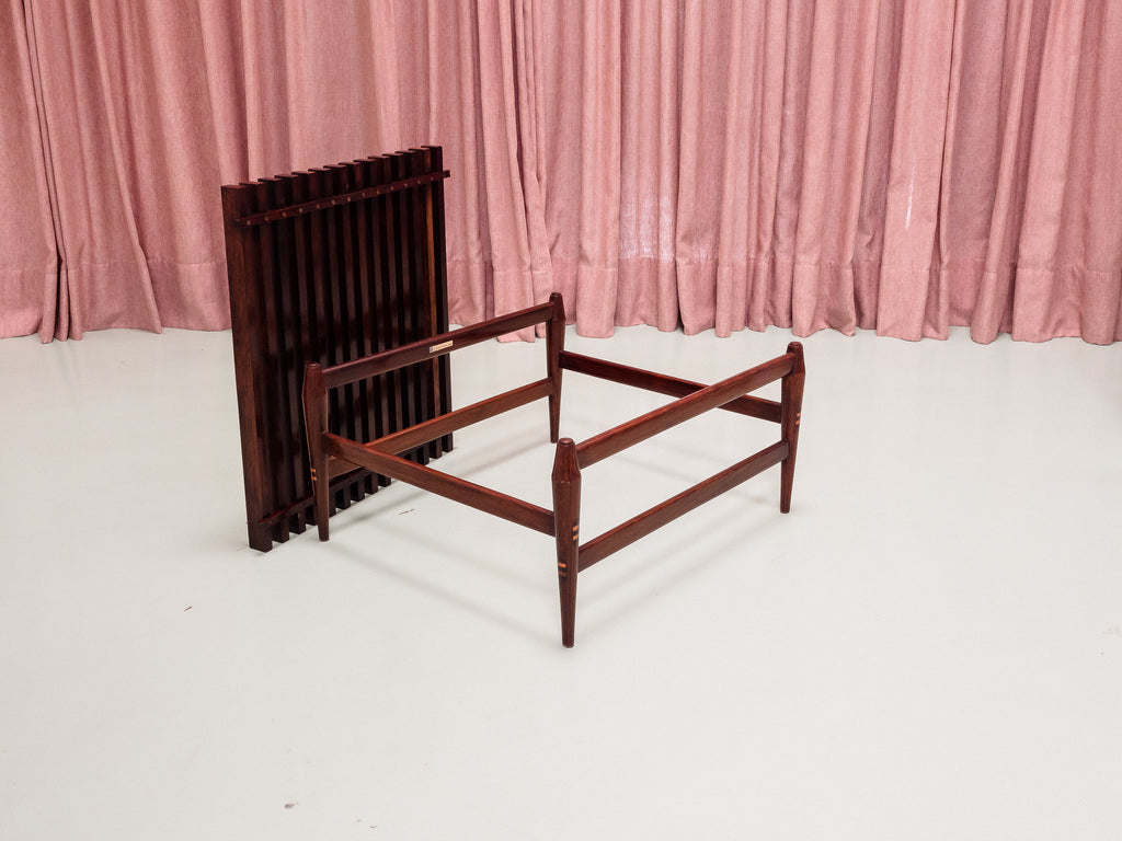 Liceu de Artes e Ofícios | Mesa em Jacarandá com Tampo Ripado