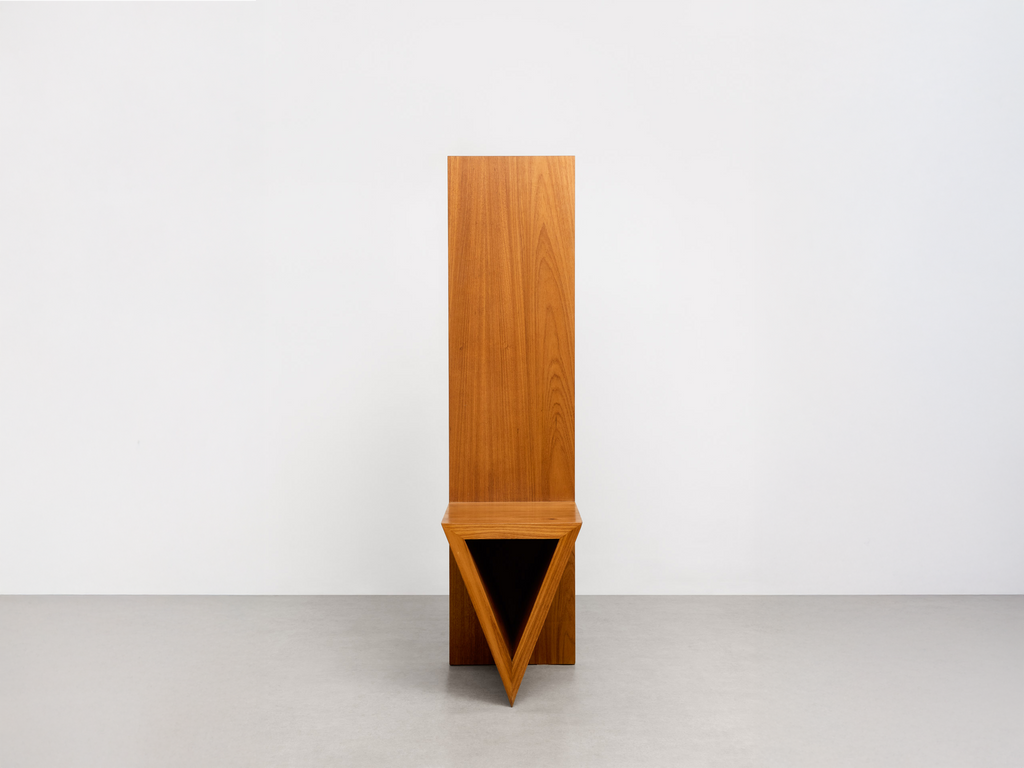 Aurelio Martinez Flores | Cadeira com Base Triangular
