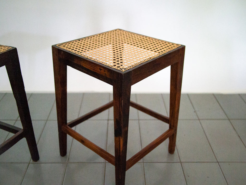 Par de Banquetas em Jacarandá e Palhinha