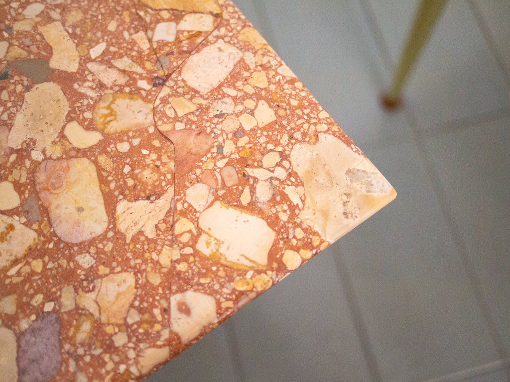 Par de Mesas Laterais em Terrazzo e Latão